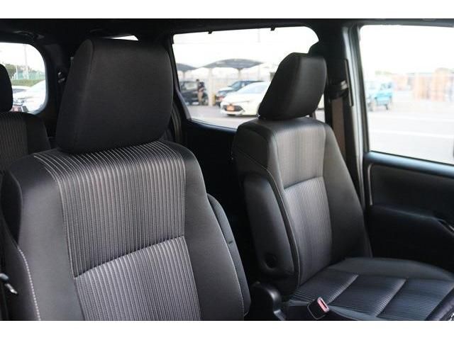 Toyota VOXY HYBRID 2017-07 184177-9