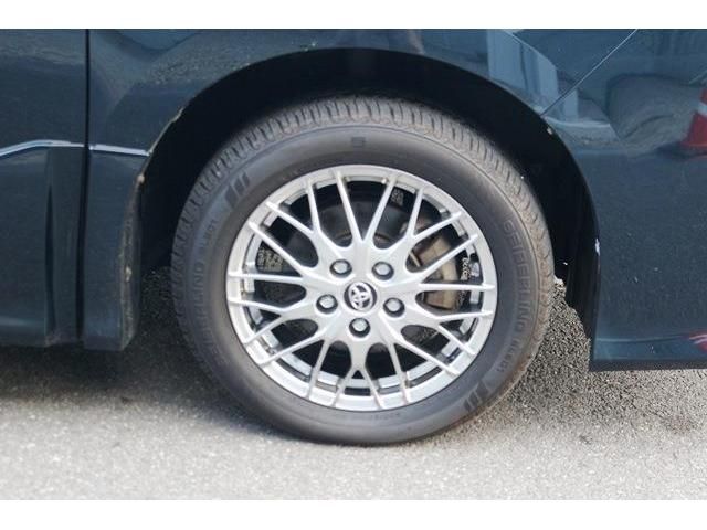 Toyota VOXY HYBRID 2017-07 184177-8
