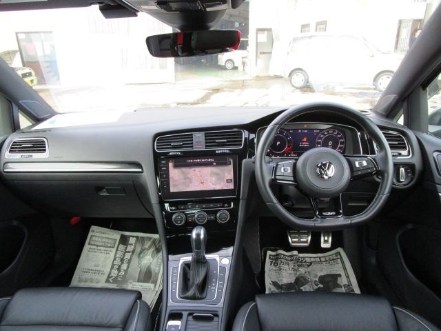 VolksWagen GOLF R 2018-03 245-3