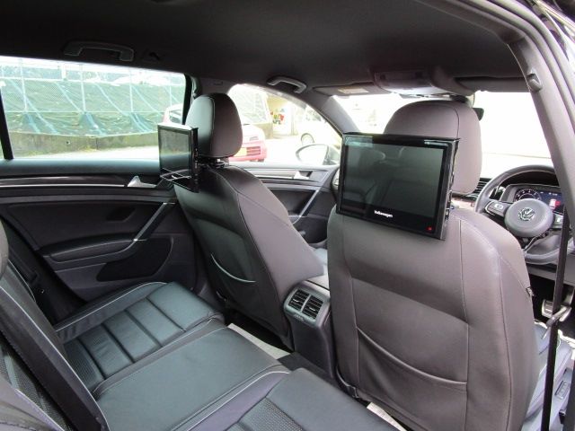 VolksWagen GOLF R 2018-03 245-15