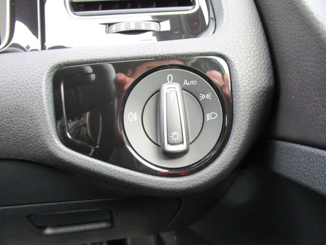 VolksWagen GOLF R 2018-03 245-12