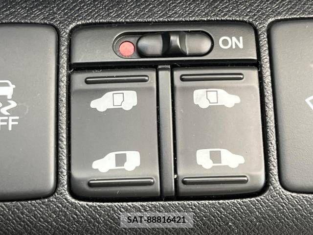 Honda e 2010-03 255784-5