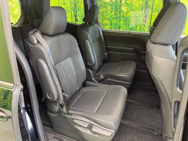 Toyota VOXY 2023-06 182274-9