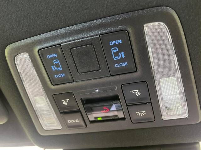 Toyota VOXY 2023-06 182274-5