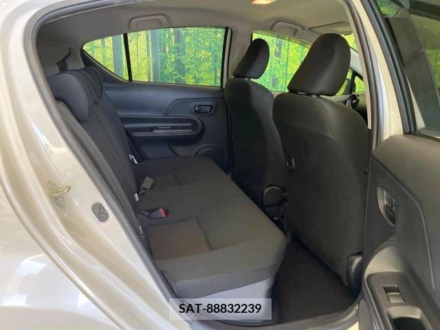 Toyota AQUA 2018-05 314349-10