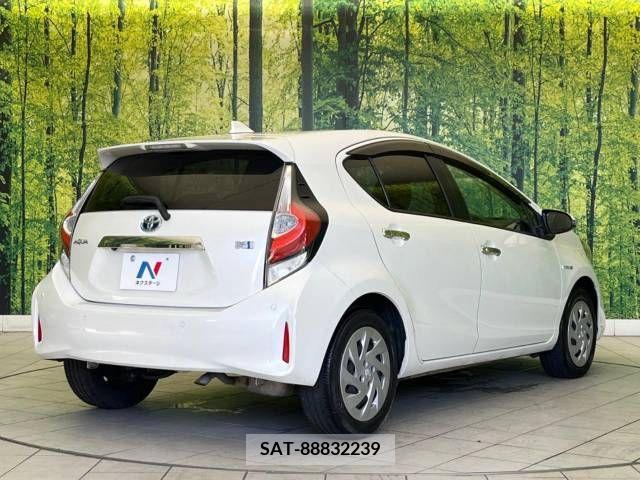 Toyota AQUA 2018-05 314349-17