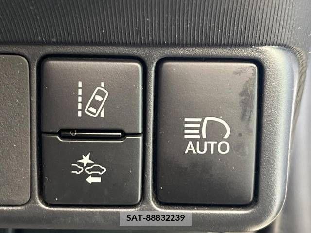 Toyota AQUA 2018-05 314349-5