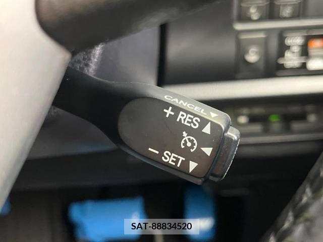 Toyota VOXY 2020-02 344927-6