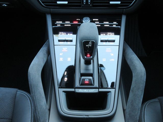 Porsche CAYENNE 2022-07 12226-29