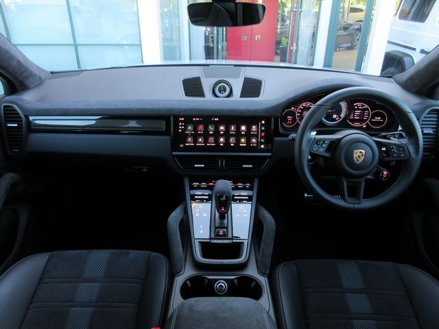 Porsche CAYENNE 2022-07 12226-1