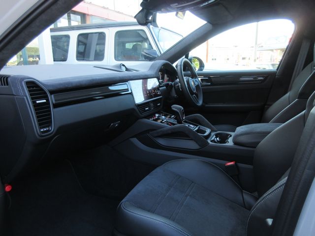 Porsche CAYENNE 2022-07 12226-17