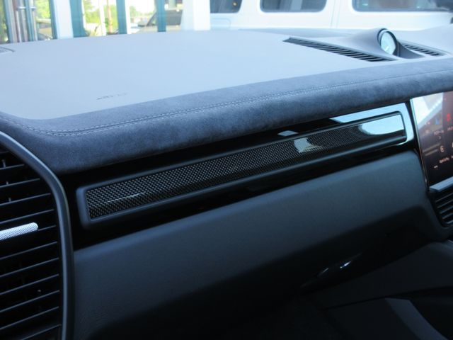 Porsche CAYENNE 2022-07 12226-18