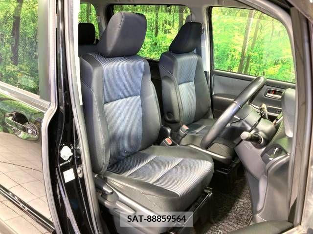 Toyota VOXY 2014-06 290729-7