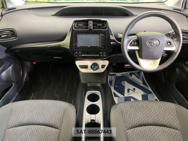 Toyota PRIUS 2016-08 281897-1