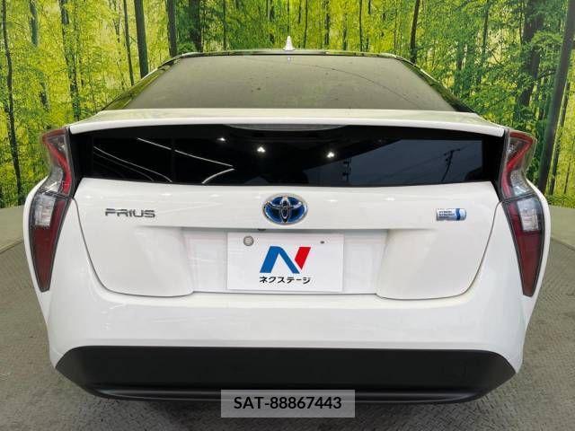 Toyota PRIUS 2016-08 281897-15
