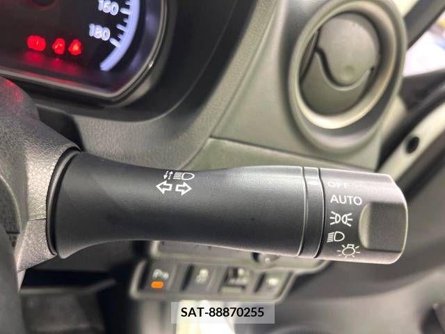 Nissan NOTE 2019-04 348906-7