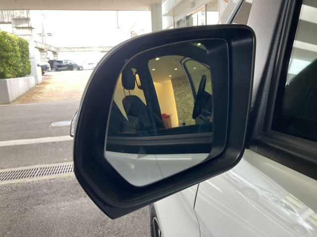 Mercedes Benz V-CLASS 2022-11 12669-10