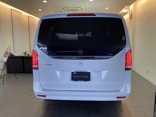 Mercedes Benz V-CLASS 2022-11 12669-1