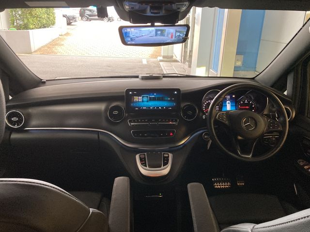 Mercedes Benz V-CLASS 2022-11 12669-5