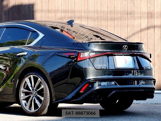 Lexus IS 2021-01 334425-11