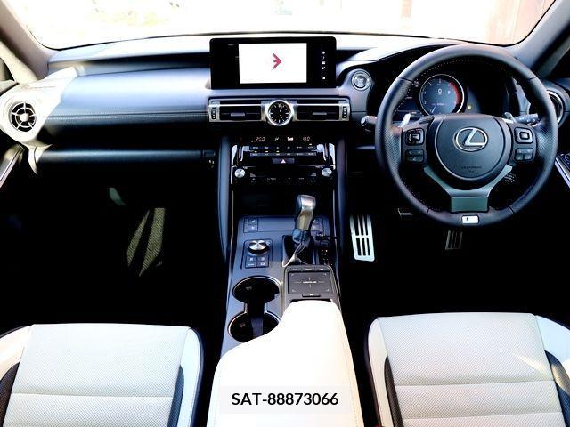 Lexus IS 2021-01 334425-1