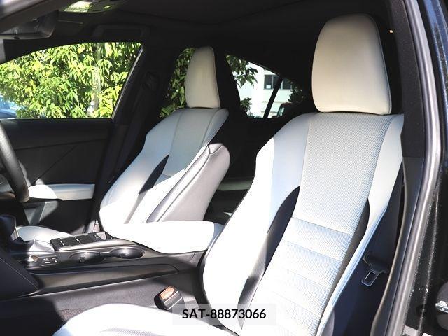 Lexus IS 2021-01 334425-27