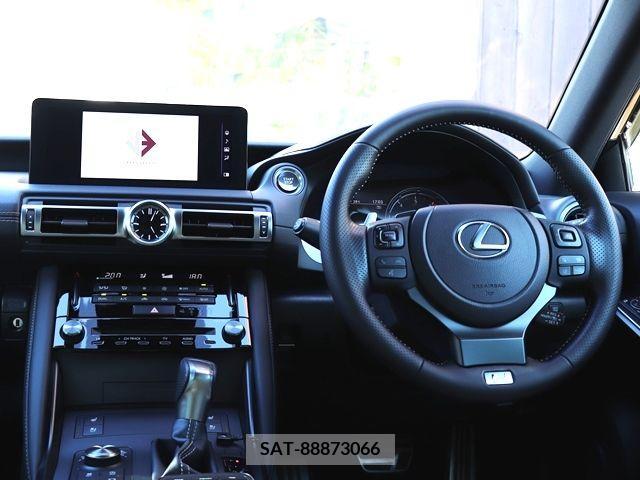 Lexus IS 2021-01 334425-14