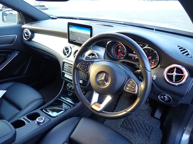 Mercedes Benz GLA-CLASS 2017-12 185998-1