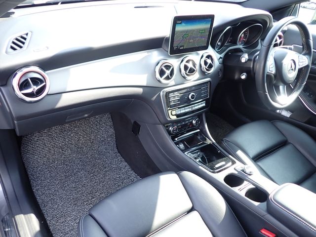 Mercedes Benz GLA-CLASS 2017-12 185998-9