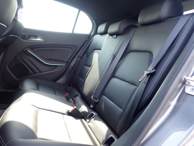 Mercedes Benz GLA-CLASS 2017-12 185998-11