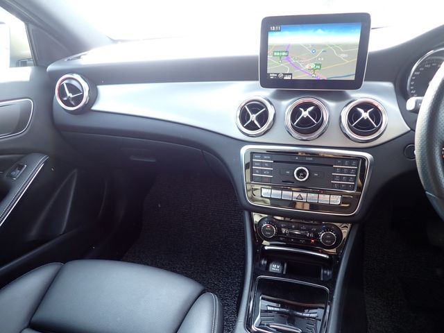 Mercedes Benz GLA-CLASS 2017-12 185998-15