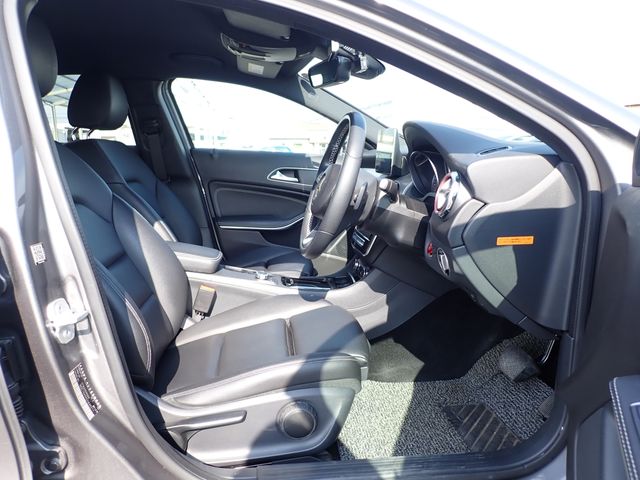 Mercedes Benz GLA-CLASS 2017-12 185998-8