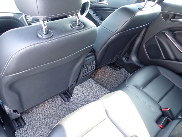 Mercedes Benz GLA-CLASS 2017-12 185998-12
