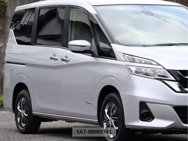 Nissan SERENA 2018-06 384666-26