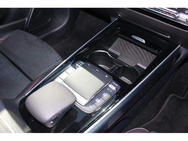 Mercedes Benz GLB-CLASS 2021-07 3001-23