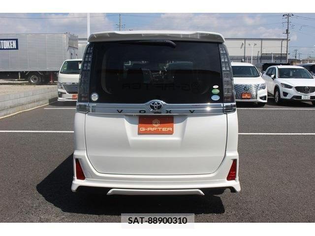 Toyota VOXY 2014-07 351953-8