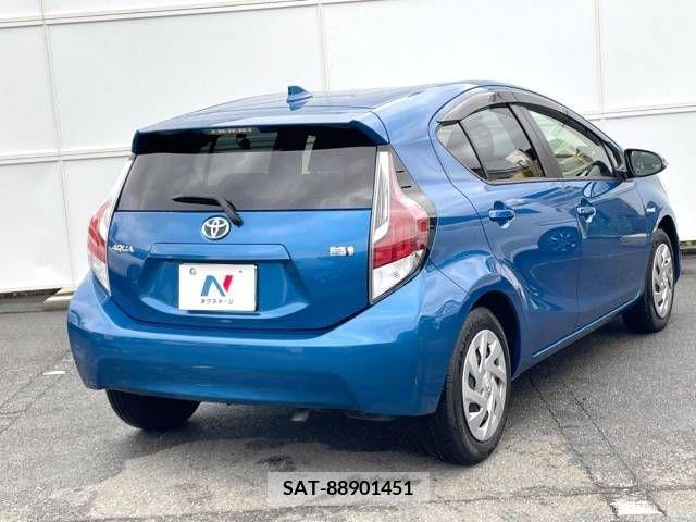 Toyota AQUA 2015-12 351418-14