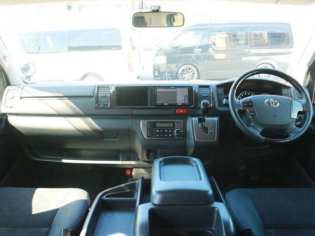 Toyota HIACE VAN 2017-04 2317-1