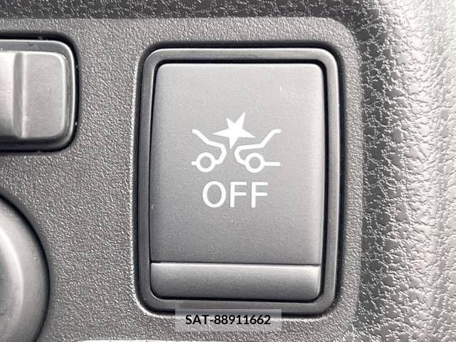 Nissan NOTE 2017-06 305377-4