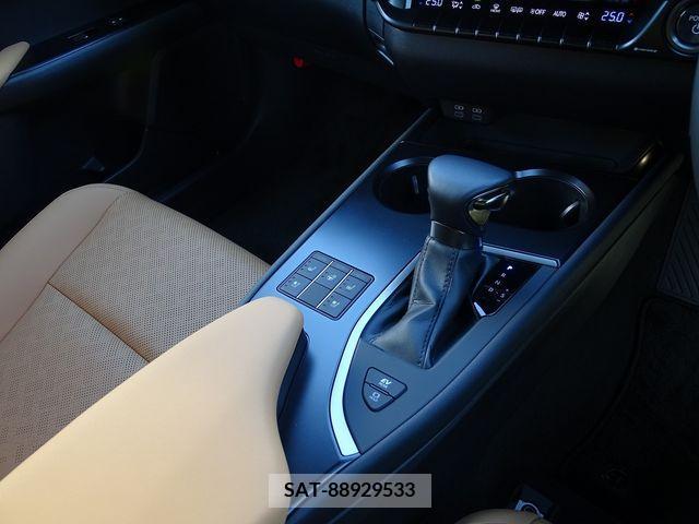 Lexus UX 2022-09 212689-16