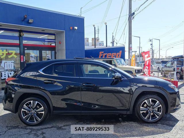 Lexus UX 2022-09 212689-5