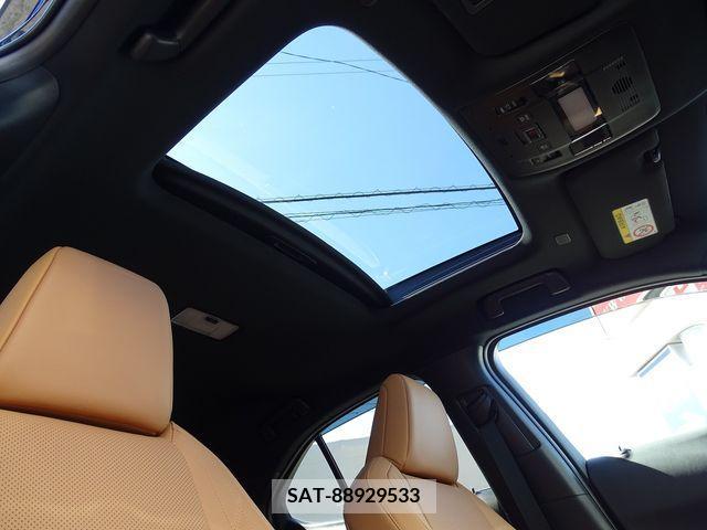 Lexus UX 2022-09 212689-12