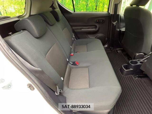 Toyota AQUA 2017-12 381880-9