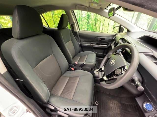 Toyota AQUA 2017-12 381880-8