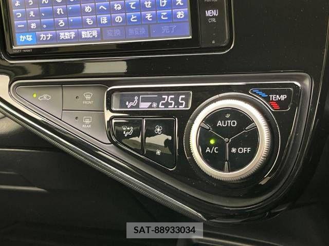 Toyota AQUA 2017-12 381880-7