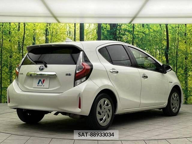 Toyota AQUA 2017-12 381880-17
