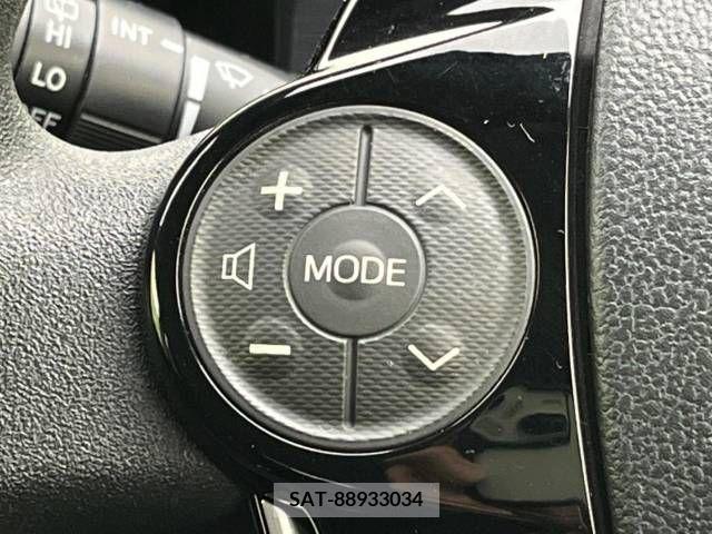 Toyota AQUA 2017-12 381880-6
