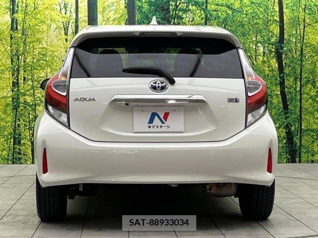 Toyota AQUA 2017-12 381880-15