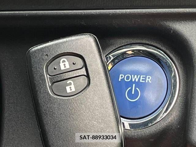 Toyota AQUA 2017-12 381880-5