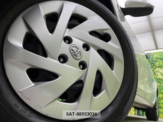 Toyota AQUA 2017-12 381880-13